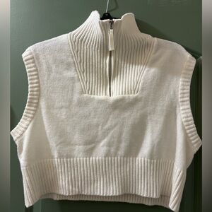 Divided sleeveless knitted sweater vest with a half-zip turtleneck  Sz Large